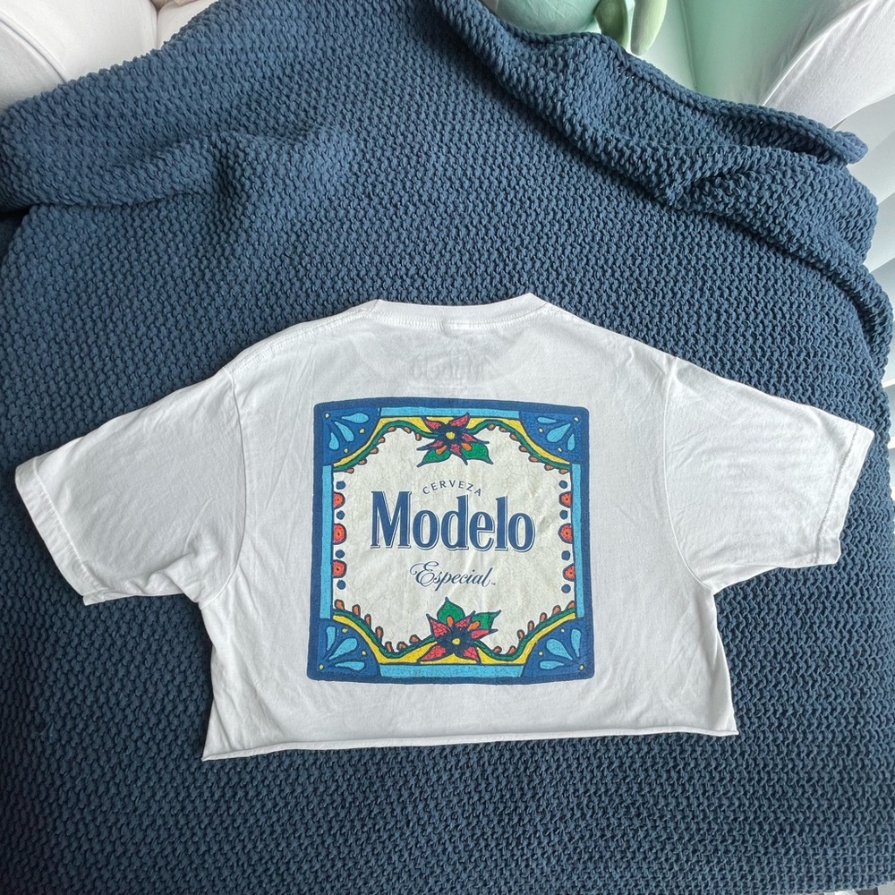 Modelo crop top